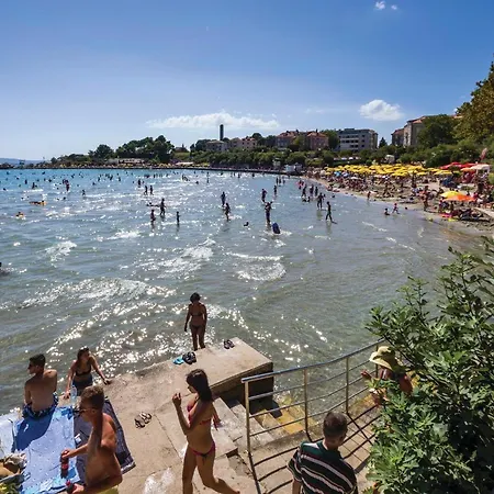 Apartamento 3 Bedroom Beautiful In Split