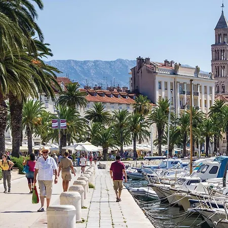 3 Bedroom Beautiful In Apartamento Split